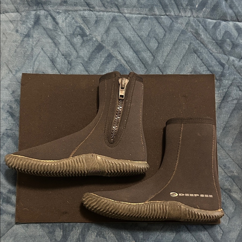 Deep See Black zip up scuba shoes
